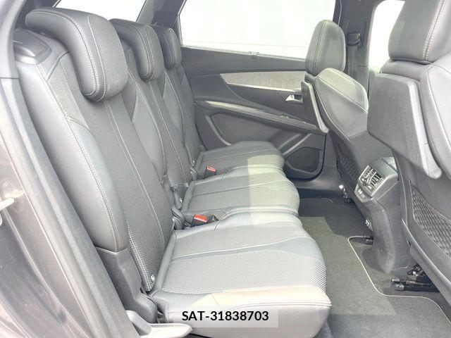 Peugeot 5008 2022-06 8131855-10