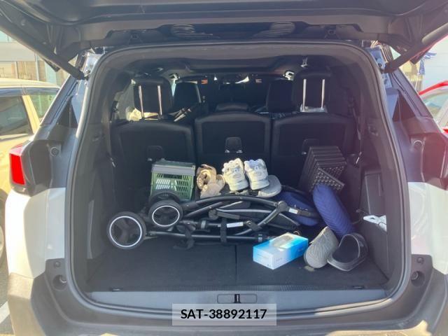 Peugeot 5008 2020-02 8209514-8
