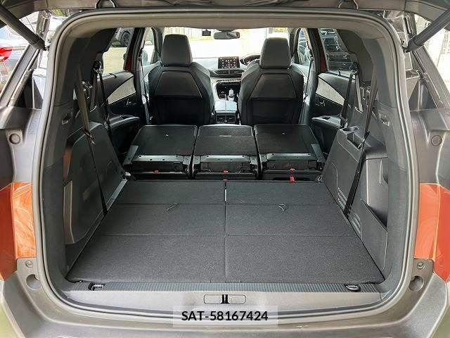 Peugeot 5008 2021-09 8337371-12