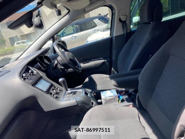 Peugeot 5008 2013-05 8372044-11