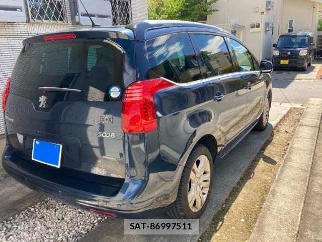 Peugeot 5008 2013-05 8372044-5
