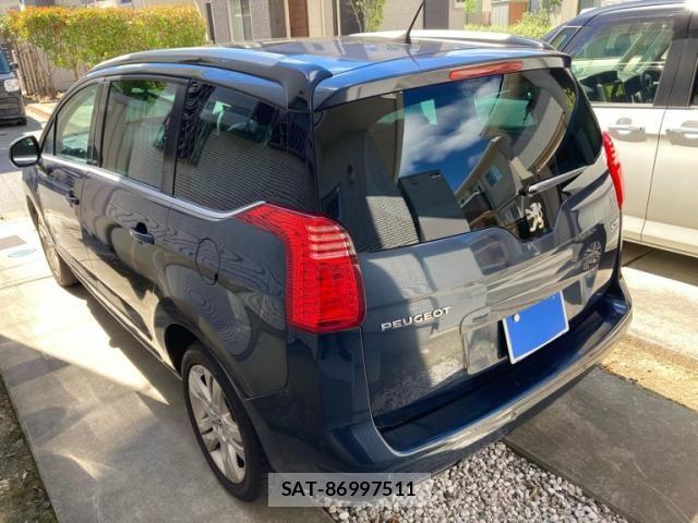 Peugeot 5008 2013-05 8372044-6