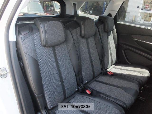Peugeot 5008 2018-02 8628356-11