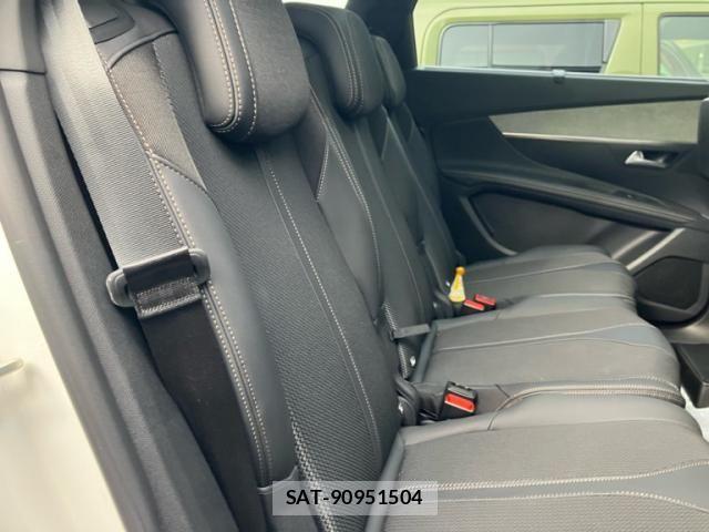 Peugeot 5008 2023-11 8831054-9