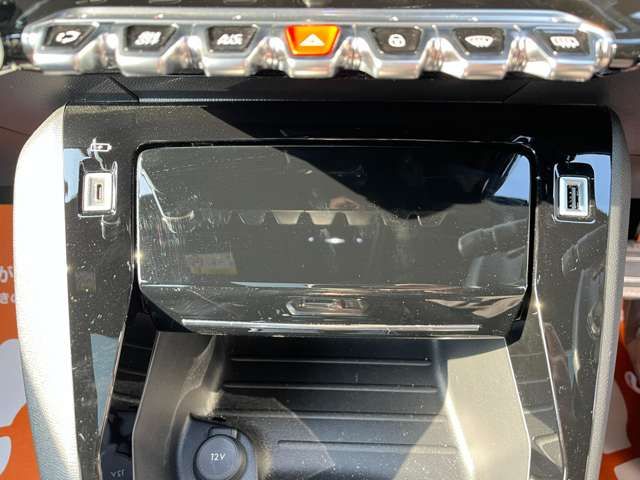 Peugeot 2008 2023-04 3679972-10