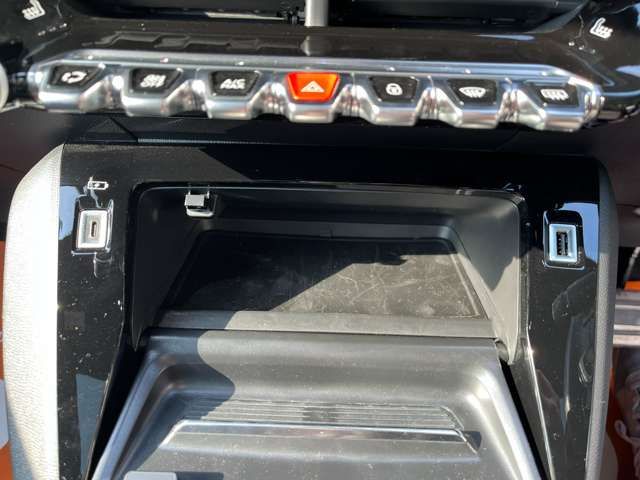 Peugeot 2008 2023-04 3679972-11