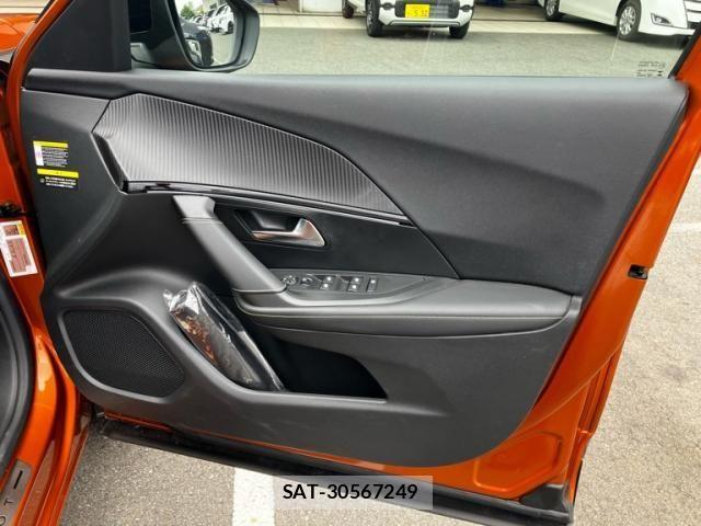 Peugeot 2008 2021-06 8414342-13
