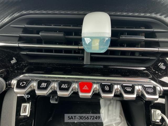 Peugeot 2008 2021-06 8414342-23