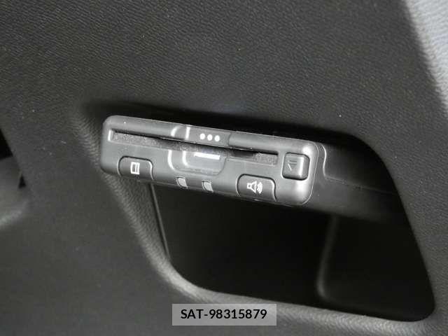 Peugeot 208 2023-05 7329312-13