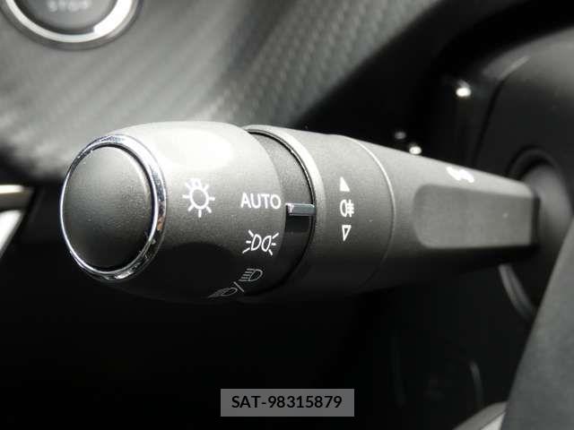 Peugeot 208 2023-05 7329312-8