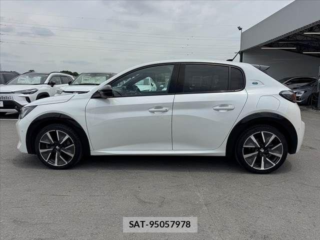 Peugeot 208 2021-04 8037580-10