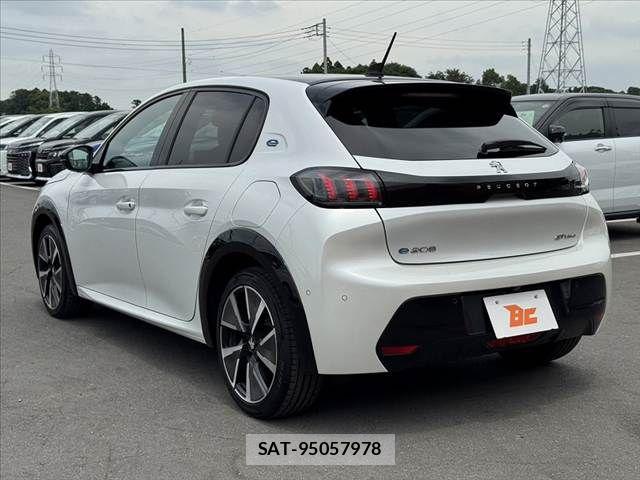 Peugeot 208 2021-04 8037580-12