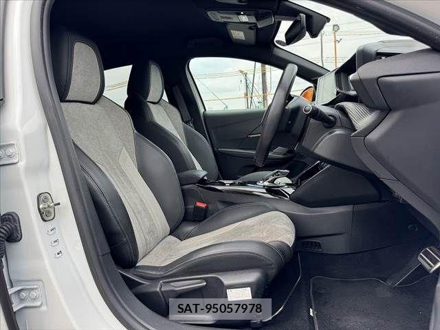Peugeot 208 2021-04 8037580-15