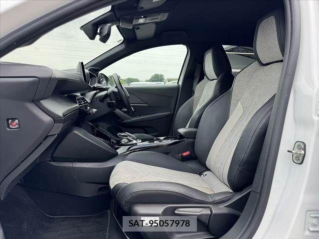 Peugeot 208 2021-04 8037580-16