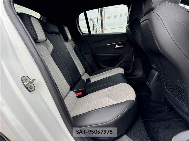 Peugeot 208 2021-04 8037580-19