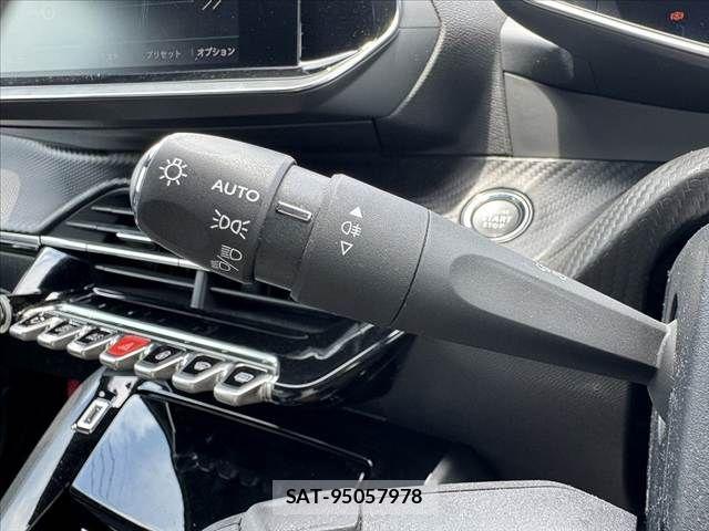 Peugeot 208 2021-04 8037580-26