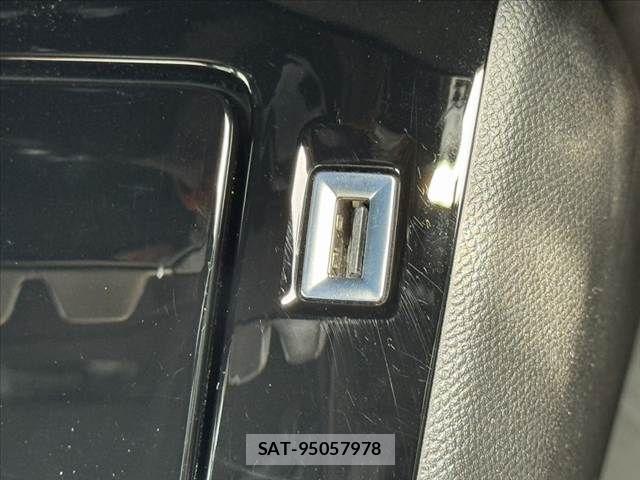 Peugeot 208 2021-04 8037580-28