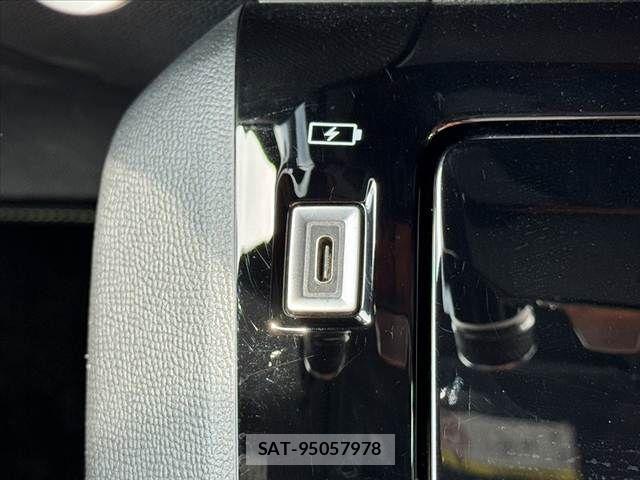 Peugeot 208 2021-04 8037580-29