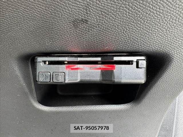 Peugeot 208 2021-04 8037580-4
