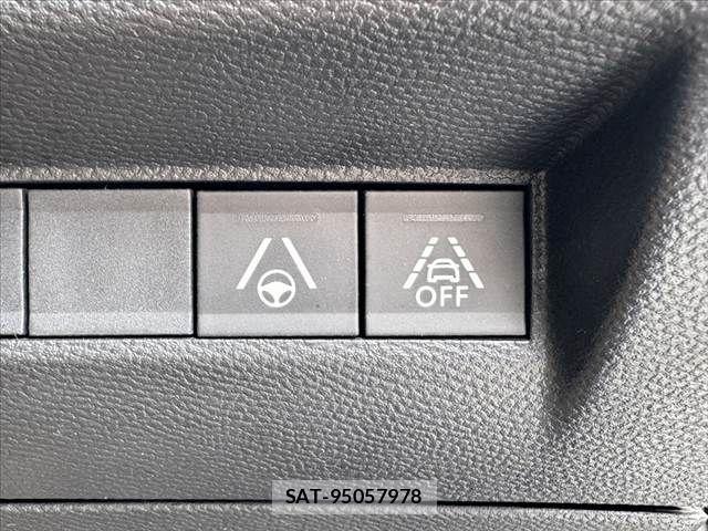 Peugeot 208 2021-04 8037580-5