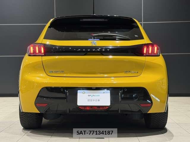 Peugeot 208 2020-10 8414344-5