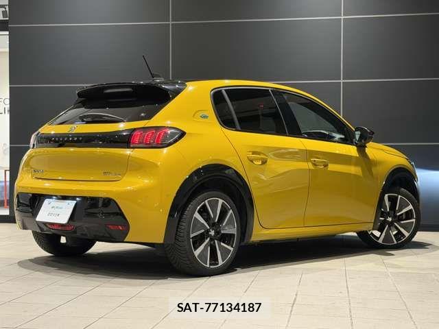 Peugeot 208 2020-10 8414344-7
