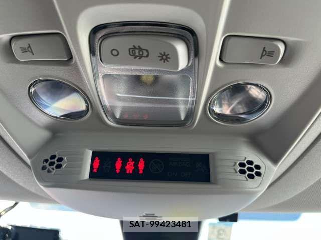 Peugeot Rifter 2023-03 6717047-9