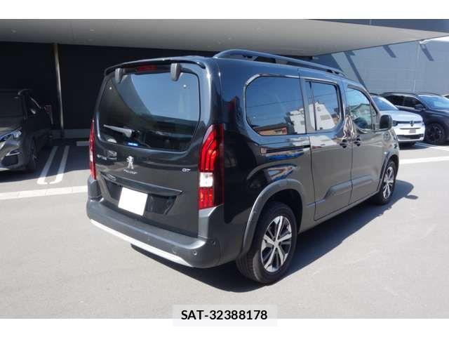 Peugeot Rifter 2023-06 7223511-11