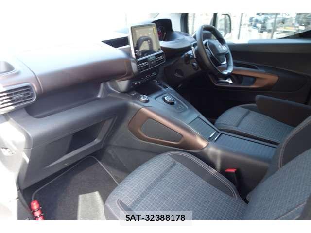 Peugeot Rifter 2023-06 7223511-13