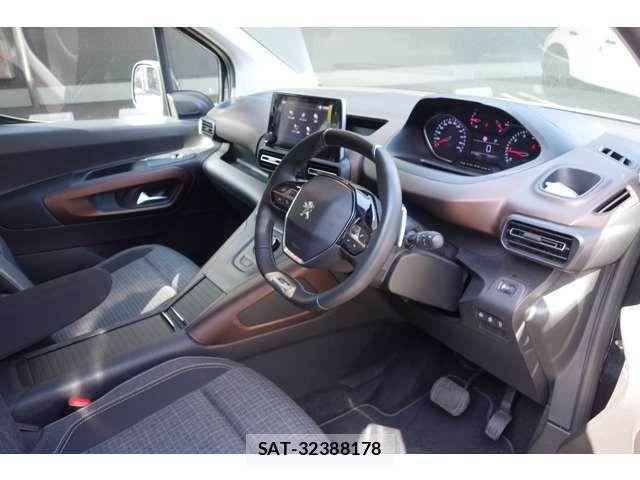 Peugeot Rifter 2023-06 7223511-3