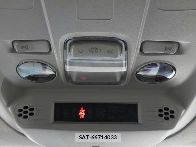 Peugeot Rifter 2025-06 7329322-17