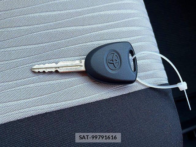 Toyota PIXIS EPOCH 2018-04 2778458-19