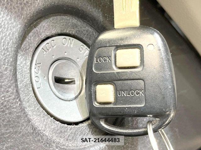 Toyota PIXIS EPOCH 2013-08 8355330-3