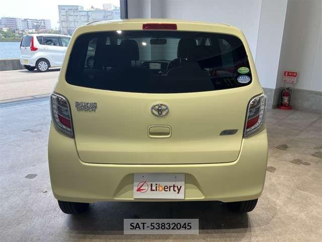 Toyota PIXIS EPOCH 2014-03 8368093-11