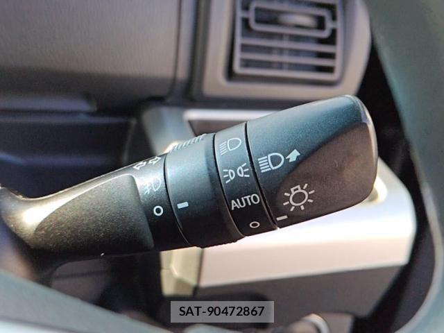 Toyota Pixis Mega 2017-05 3383392-14