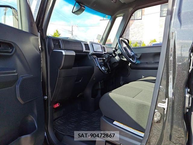 Toyota Pixis Mega 2017-05 3383392-21