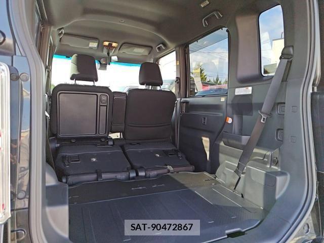 Toyota Pixis Mega 2017-05 3383392-27