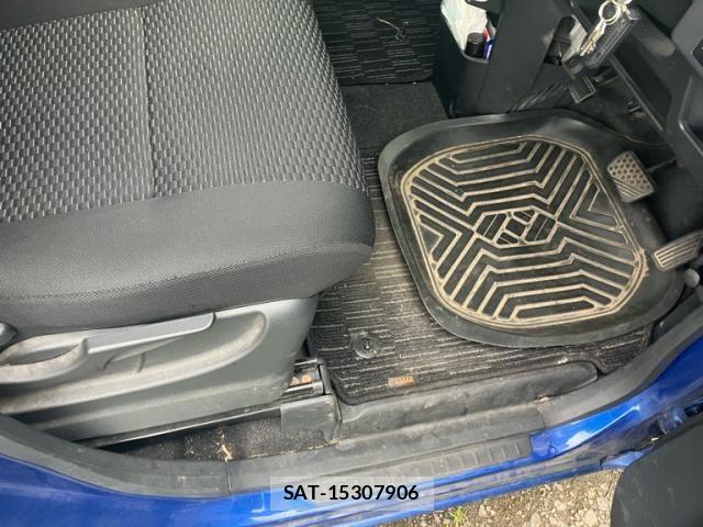 Toyota Pixis Mega 2016-10 7727188-15