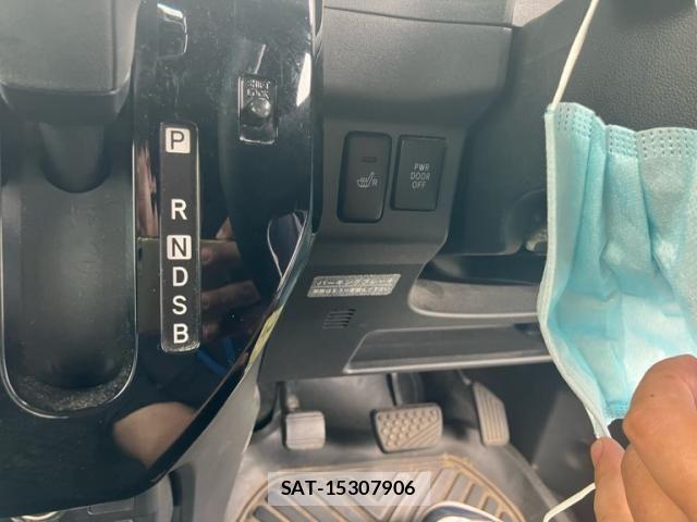 Toyota Pixis Mega 2016-10 7727188-24