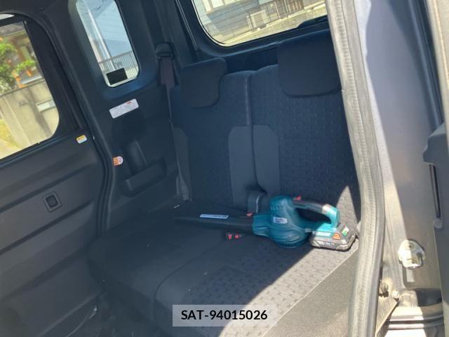 Toyota Pixis Mega 2016-03 8355331-15