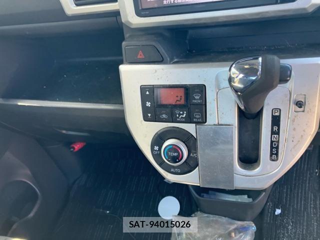 Toyota Pixis Mega 2016-03 8355331-22
