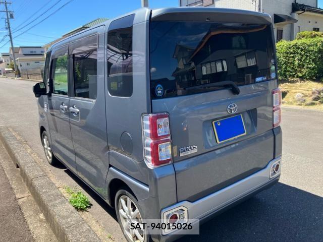Toyota Pixis Mega 2016-03 8355331-7
