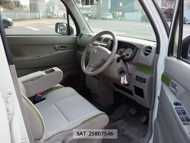 Toyota PIXIS SPACE 2013-09 731352-10