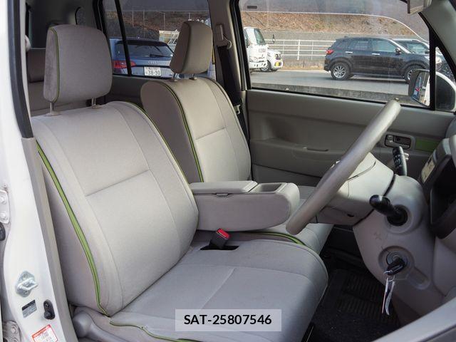 Toyota PIXIS SPACE 2013-09 731352-11