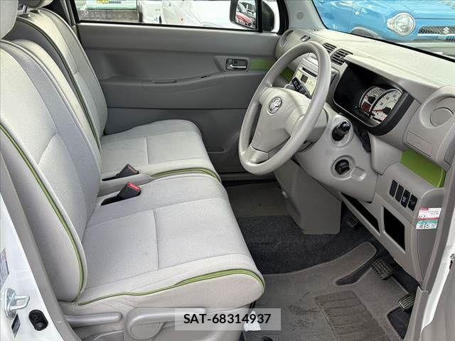 Toyota PIXIS SPACE 2013-09 2100533-17