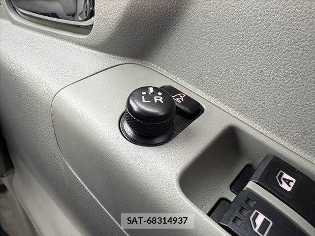 Toyota PIXIS SPACE 2013-09 2100533-23