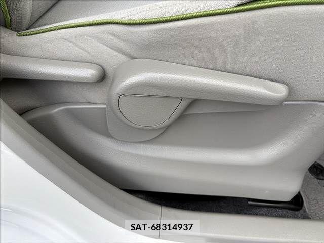 Toyota PIXIS SPACE 2013-09 2100533-28