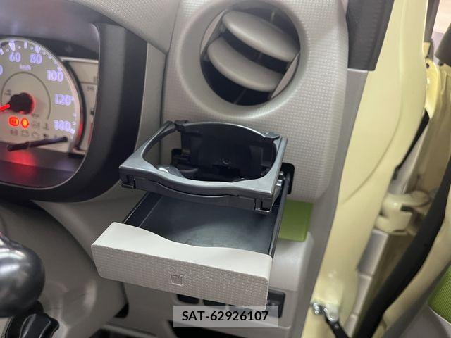 Toyota PIXIS SPACE 2016-07 8209521-22