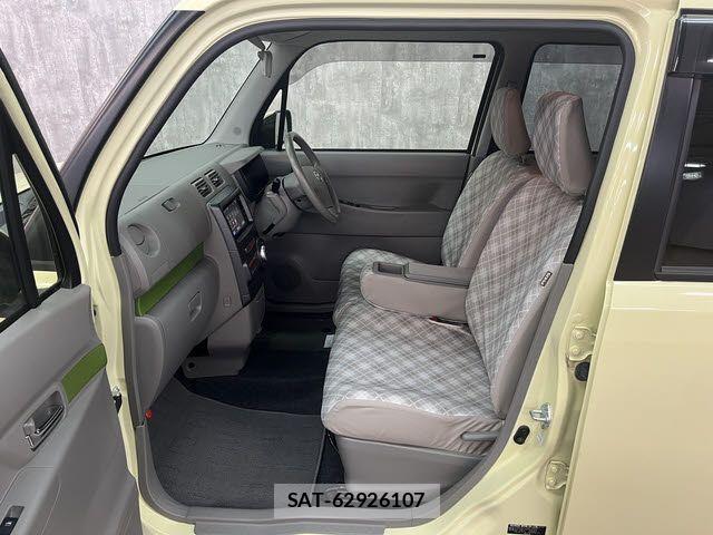Toyota PIXIS SPACE 2016-07 8209521-3