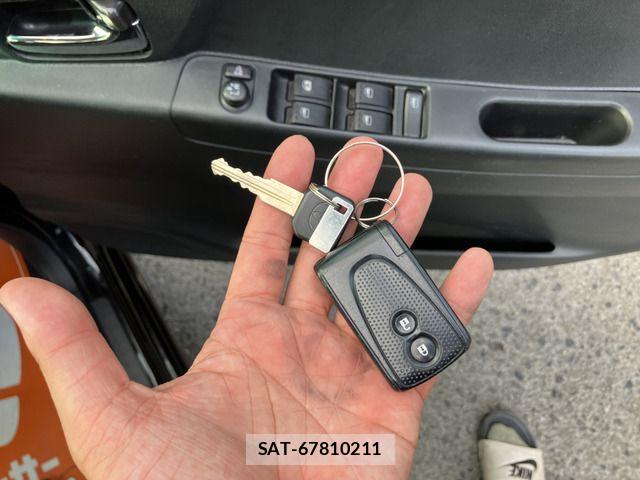 Toyota PIXIS SPACE 2014-06 8209522-6
